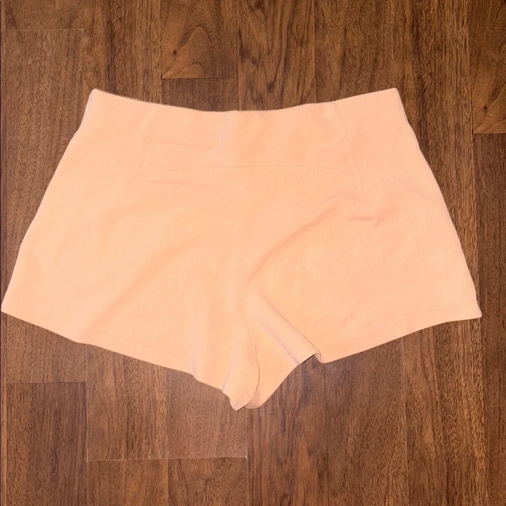 LULULEMON size 12 Ribbed Softstreme High-Rise Short 2